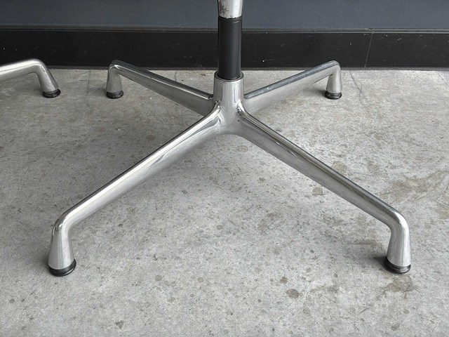 Vitra ea108 netweave vergaderstoel (2x) - afbeelding 5 van  6