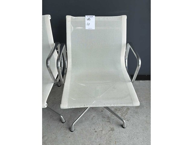 Vitra ea108 netweave vergaderstoel (2x) - afbeelding 3 van  5