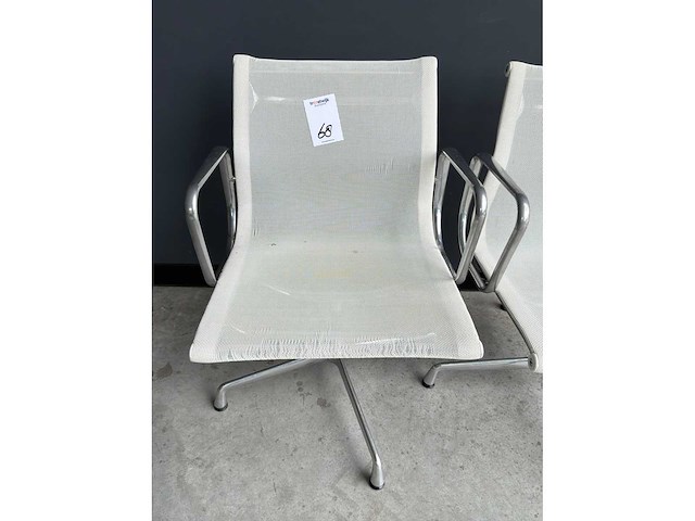 Vitra ea108 netweave vergaderstoel (2x) - afbeelding 4 van  5