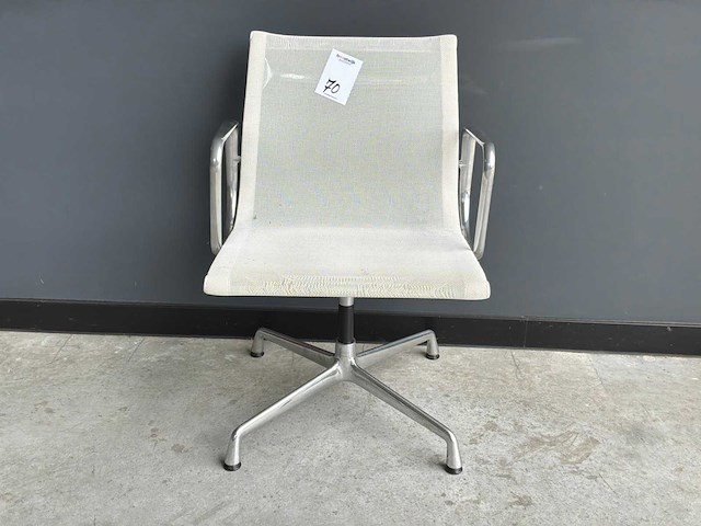 Vitra ea108 netweave vergaderstoel - afbeelding 1 van  4