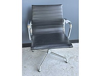 Vitra ea108 vergaderstoel (2x) - afbeelding 3 van  10