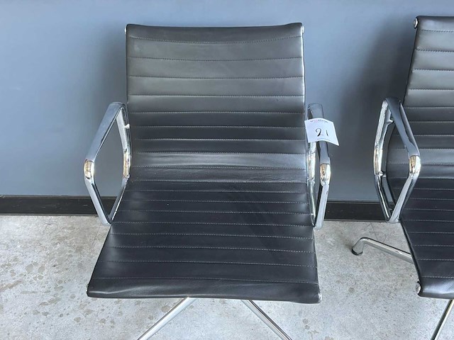 Vitra ea108 vergaderstoel (2x) - afbeelding 6 van  10