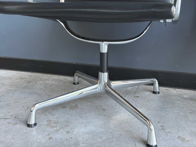 Vitra ea108 vergaderstoel (2x) - afbeelding 8 van  10