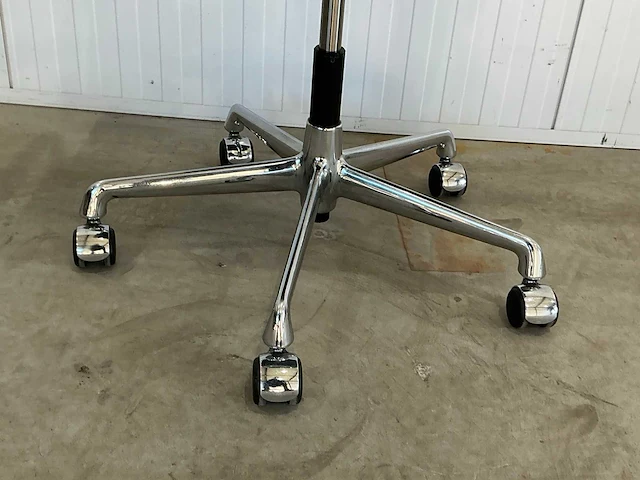 Vitra ea119 bureaustoel - afbeelding 4 van  5