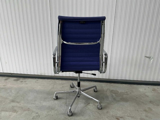 Vitra ea119 vergaderstoel - afbeelding 6 van  7