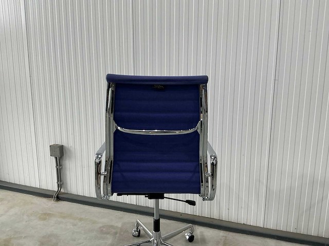 Vitra ea119 vergaderstoel - afbeelding 7 van  8