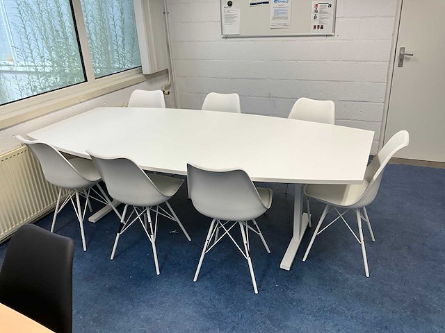 Vitra eames dsr ovaal/bootvormig vergadertafel - afbeelding 1 van  8