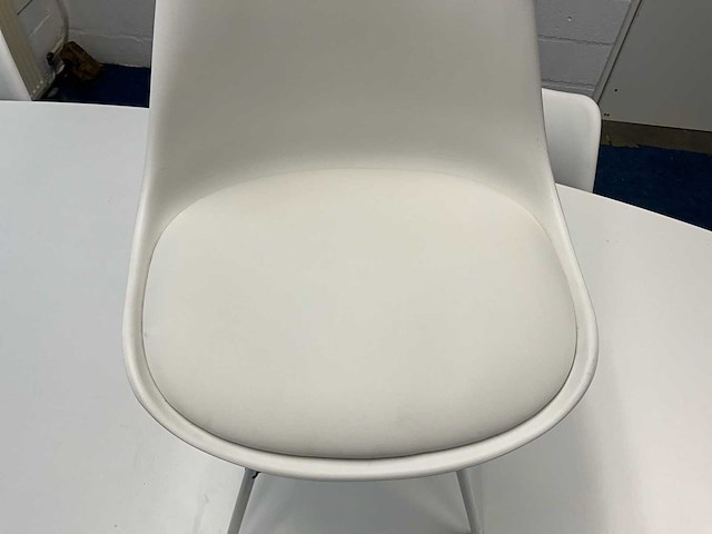 Vitra eames dsr ovaal/bootvormig vergadertafel - afbeelding 3 van  8
