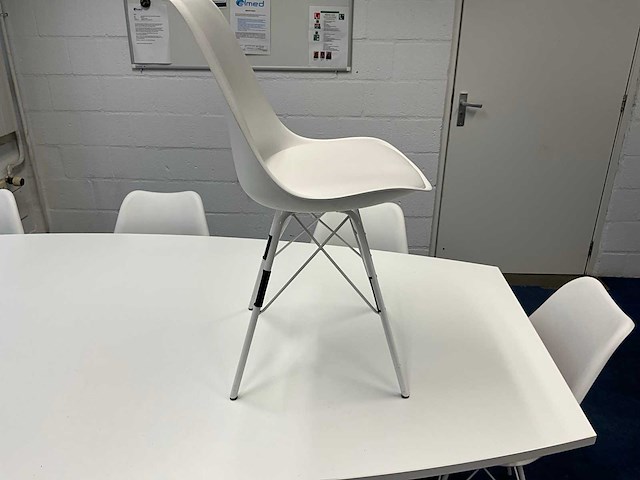 Vitra eames dsr ovaal/bootvormig vergadertafel - afbeelding 4 van  8