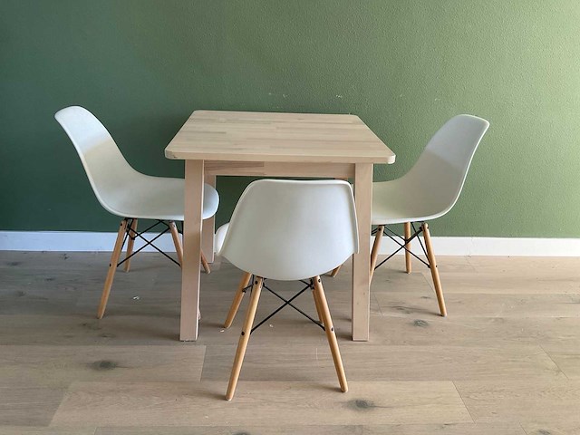 Vitra eames dsw stoelen met tafel - afbeelding 1 van  4