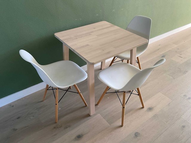 Vitra eames dsw stoelen met tafel - afbeelding 2 van  4
