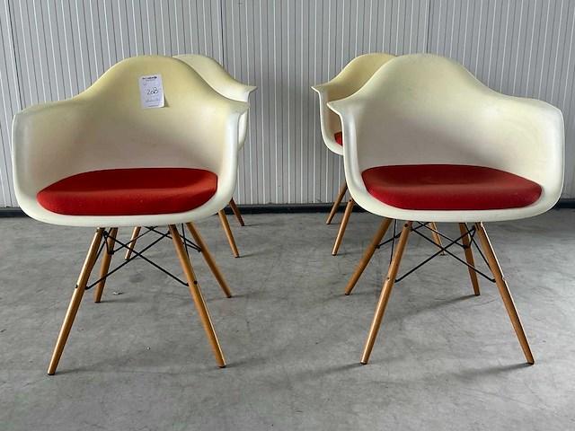 Vitra eames eetkamerstoel (4x) - afbeelding 1 van  7