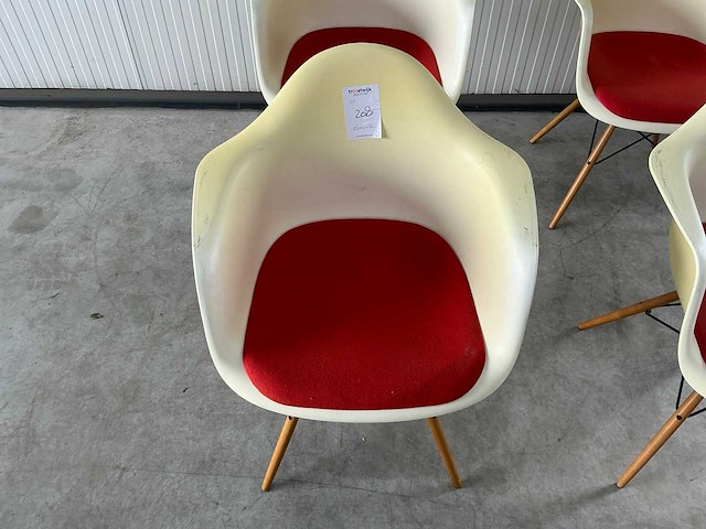 Vitra eames eetkamerstoel (4x) - afbeelding 2 van  7