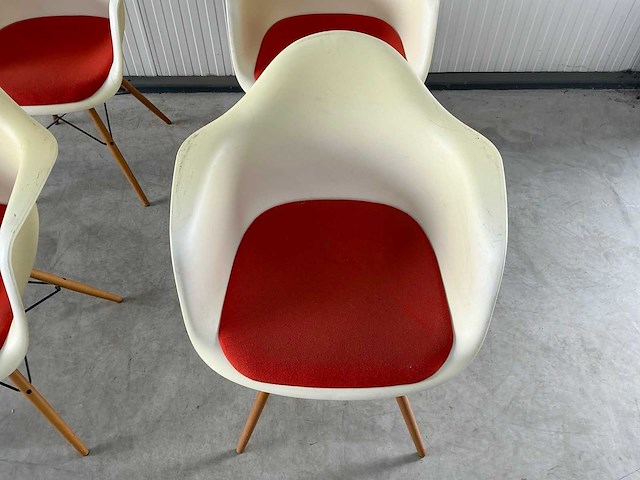 Vitra eames eetkamerstoel (4x) - afbeelding 3 van  7