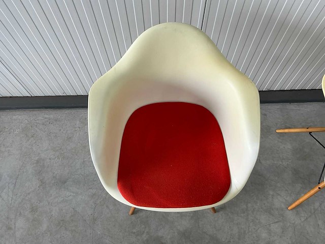 Vitra eames eetkamerstoel (4x) - afbeelding 4 van  7