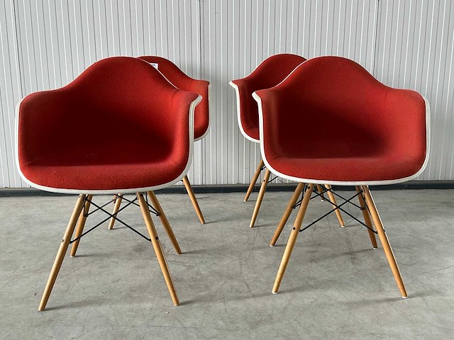 Vitra eames eetkamerstoel (4x) - afbeelding 1 van  5