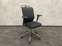 Vitra id - bureaustoel met jashaak