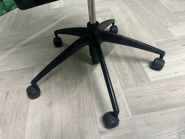 Vitra meda - ergonomische bureaustoel - afbeelding 6 van  13