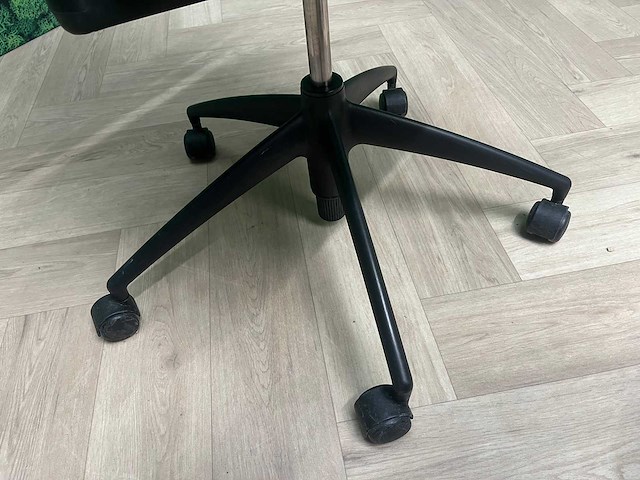 Vitra meda - ergonomische bureaustoel - afbeelding 3 van  6