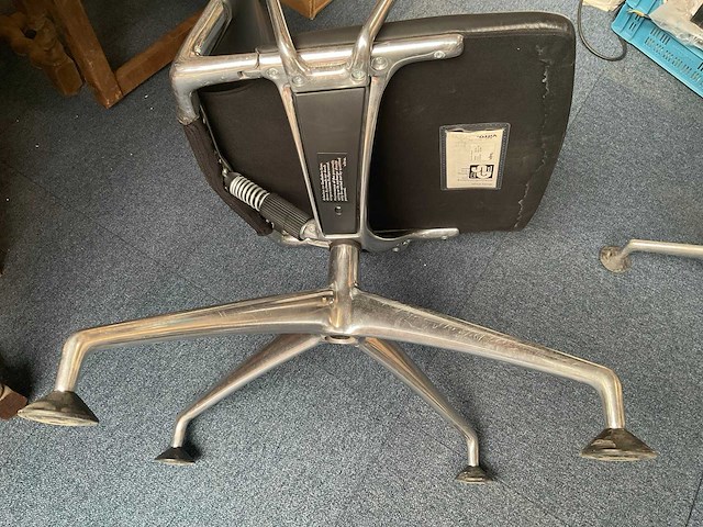 Vitra meda chair (4x) - afbeelding 6 van  8