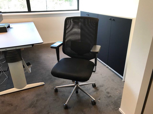 Vitra meda pro bureaustoel - afbeelding 1 van  4