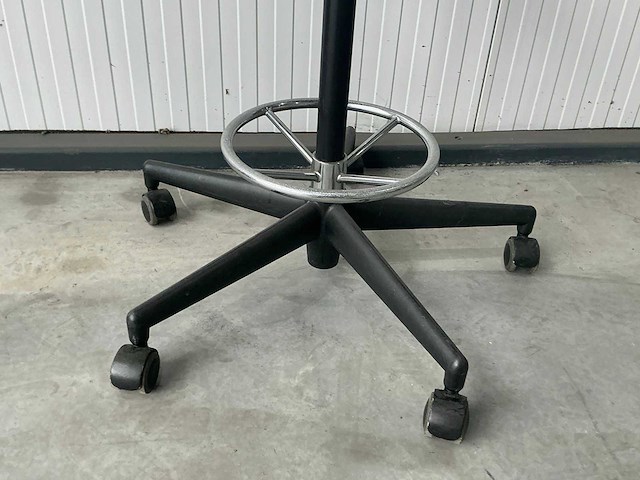 Vitra nelson perch kruk - afbeelding 3 van  4
