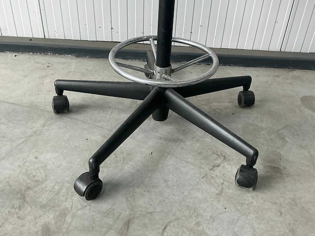 Vitra nelson perch kruk - afbeelding 3 van  4