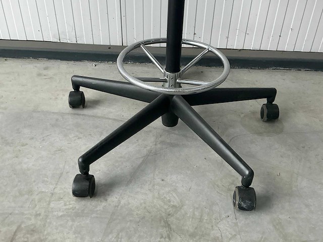 Vitra nelson perch kruk - afbeelding 3 van  4