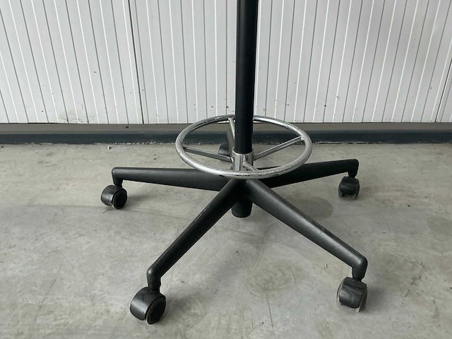 Vitra nelson perch kruk - afbeelding 3 van  4