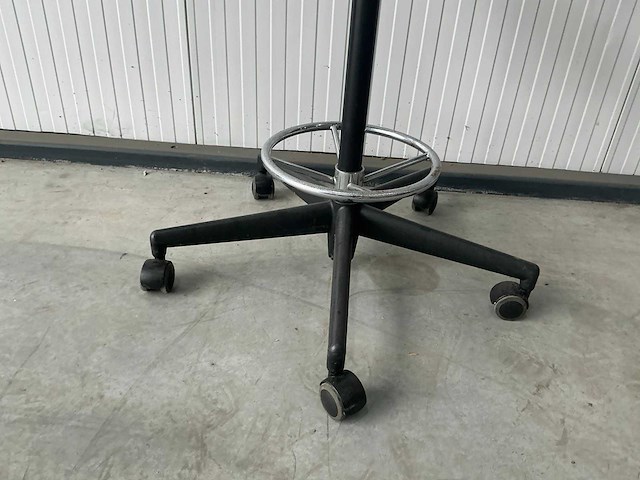 Vitra nelson perch kruk - afbeelding 3 van  4