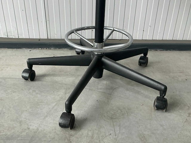 Vitra nelson perch kruk - afbeelding 4 van  4