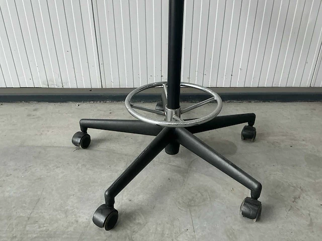 Vitra nelson perch kruk - afbeelding 3 van  4