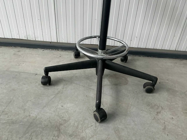 Vitra nelson perch kruk - afbeelding 3 van  4