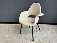 Vitra organic creme wit stoel
