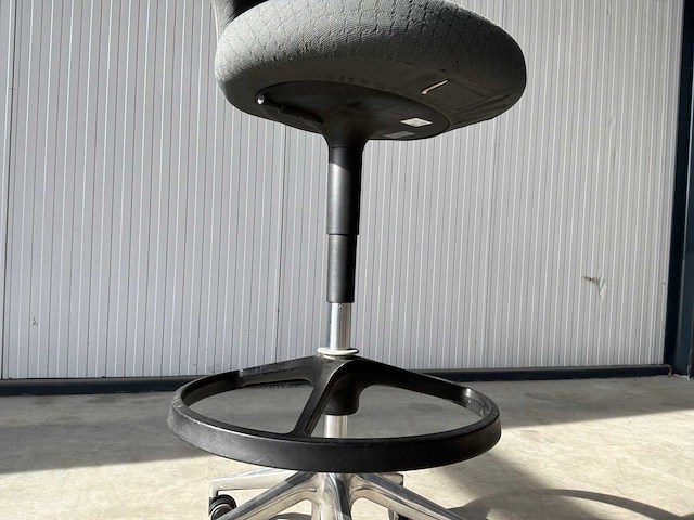 Vitra pivot kruk - afbeelding 6 van  7
