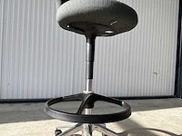 Vitra pivot kruk - afbeelding 6 van  7