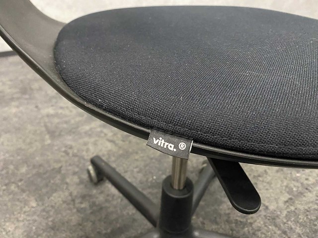 Vitra rookie - bureaustoel zwart - afbeelding 2 van  11