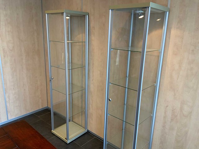 Vitrinekast (2x) - afbeelding 1 van  6