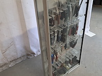 Vitrinekast met ca. 100 zakmessen - afbeelding 3 van  8