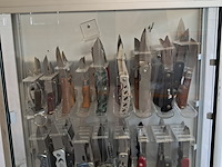 Vitrinekast met ca. 100 zakmessen - afbeelding 4 van  8