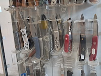 Vitrinekast met ca. 100 zakmessen - afbeelding 5 van  8