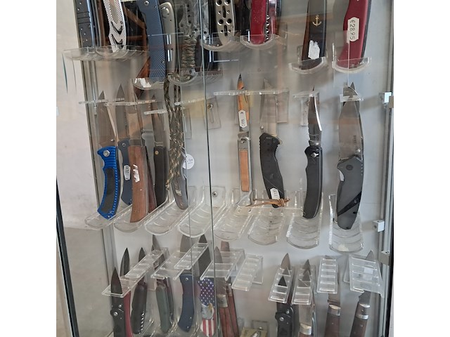 Vitrinekast met ca. 100 zakmessen - afbeelding 6 van  8