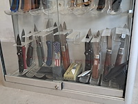 Vitrinekast met ca. 100 zakmessen - afbeelding 7 van  8