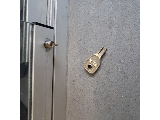 Vitrinekast met ca. 100 zakmessen - afbeelding 8 van  8