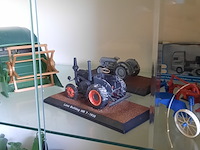 Vitrinekast met miniaturen - afbeelding 2 van  14