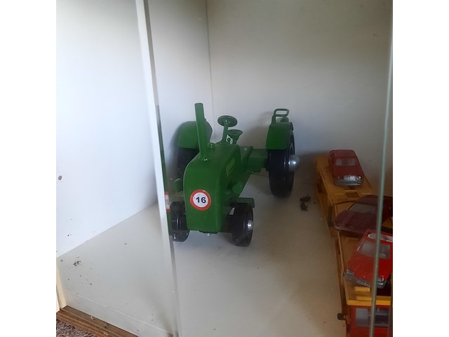 Vitrinekast met miniaturen - afbeelding 4 van  14