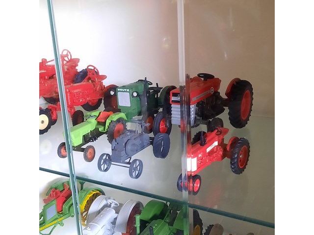 Vitrinekast met miniaturen - afbeelding 10 van  14