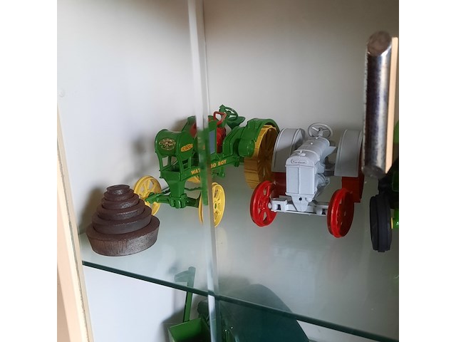 Vitrinekast met miniaturen - afbeelding 11 van  14