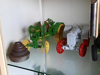 Vitrinekast met miniaturen - afbeelding 11 van  14