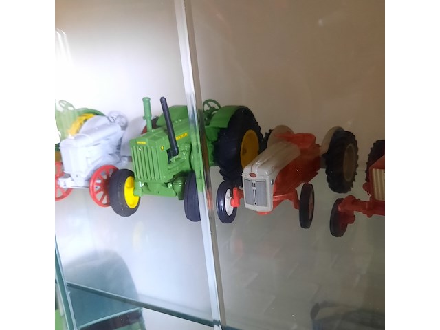 Vitrinekast met miniaturen - afbeelding 12 van  14